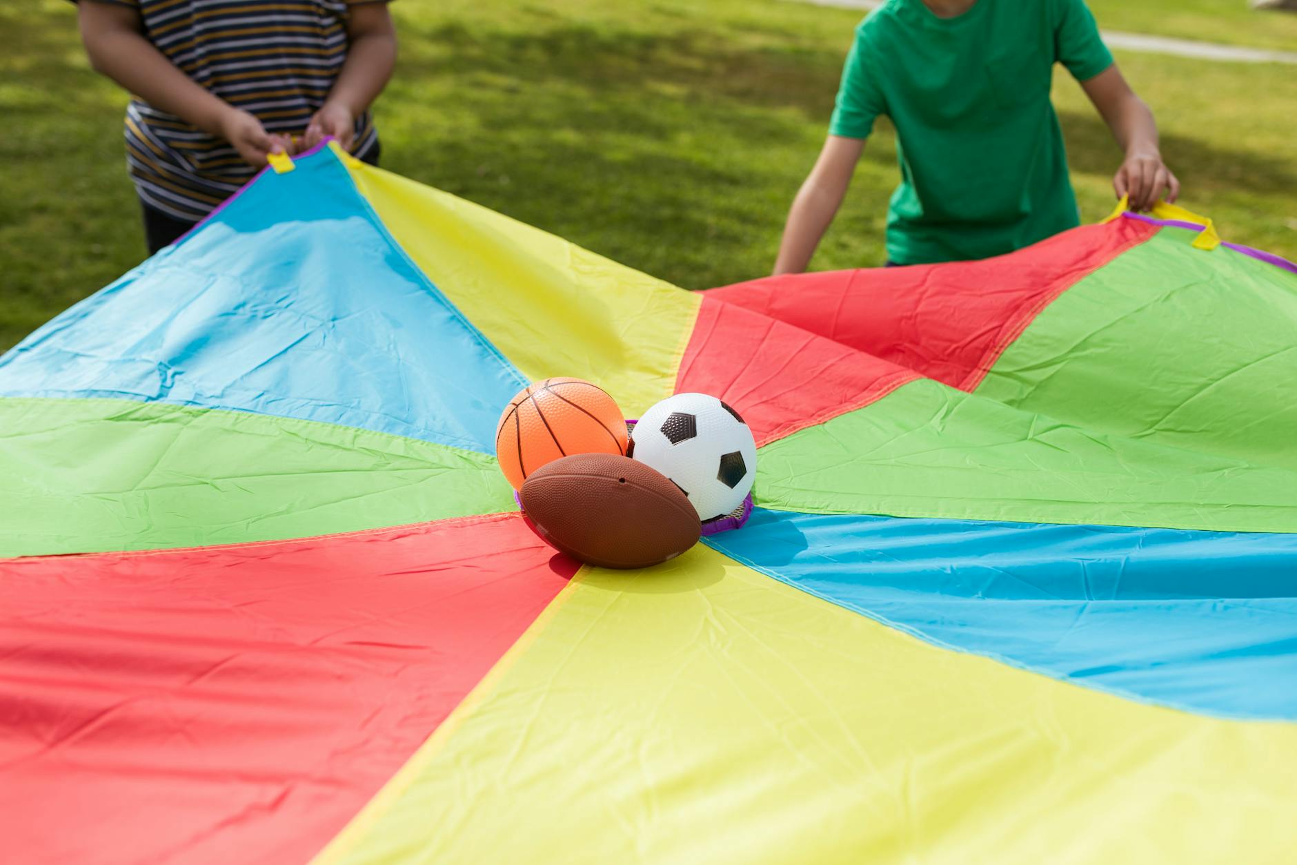Juego de paracaídas de colores